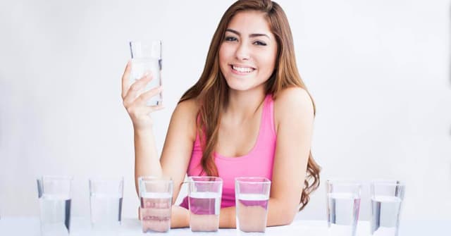 Hamilelikte Maden Suyu ve Soda Tüketimi: Faydaları, Riskleri ve Doğru Seçimler image