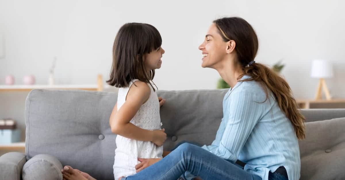 Sadece Annesiyle Yakın Arkadaş Olanların Bildiği 10 Şey! kapak resmi