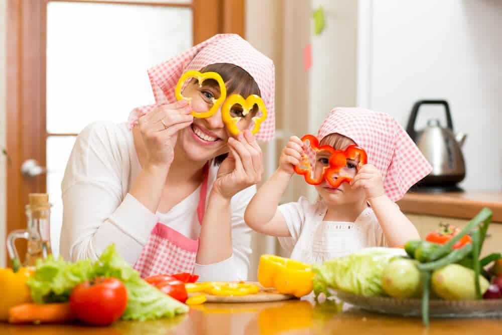 Çocuğunuza Yemek Yeme Alışkanlığı Kazandırmanın 10 Püf Noktası kapak resmi