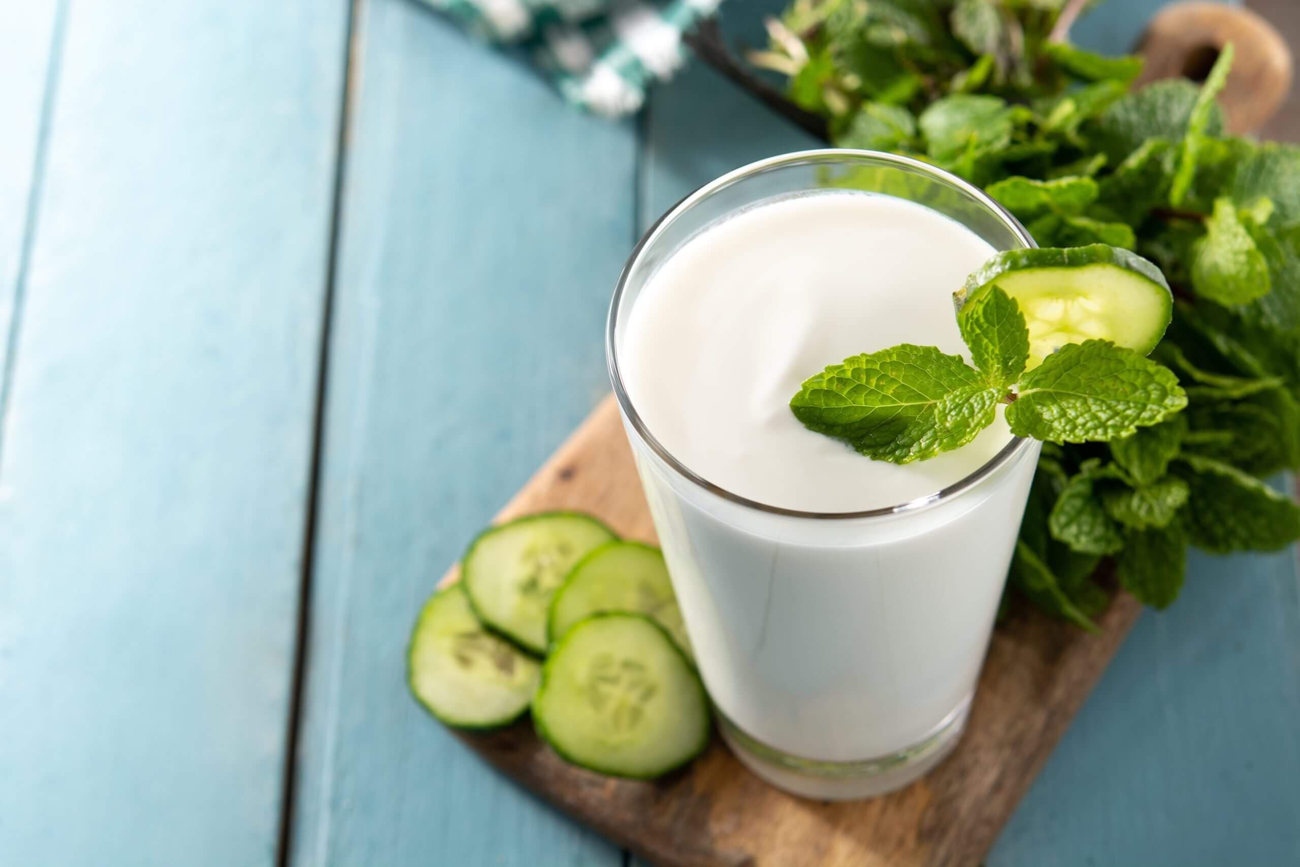 Göbek Bölgesindeki Yağlara Etki Eden, Kilo Kaybına Yardımcı Ayran Kürü kapak resmi